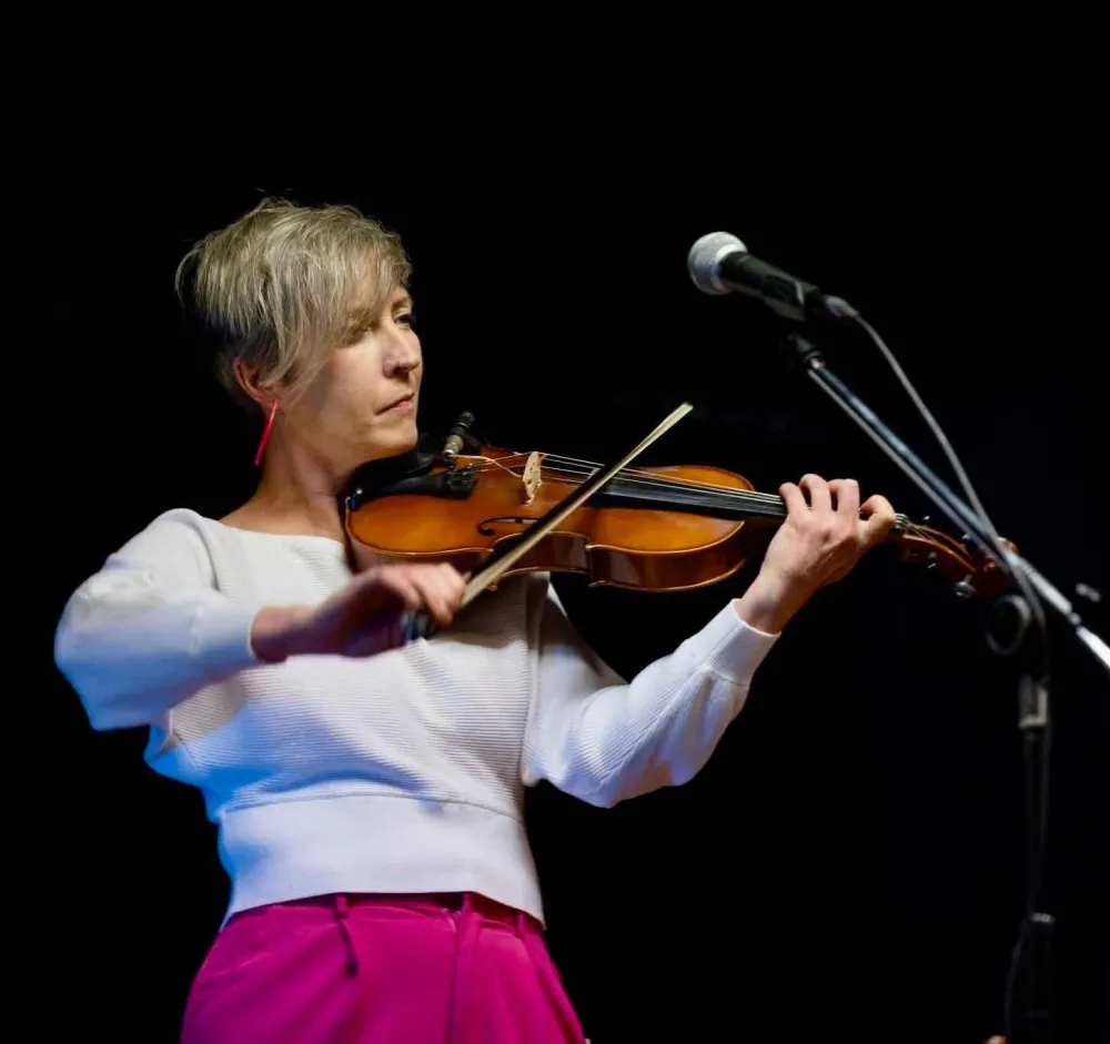 Kathleen Ord performing on fiddle